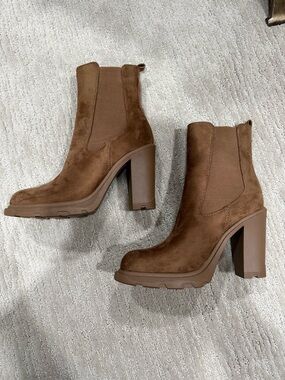 Nine West Brown Suede Block Heel Chelsea Booties
